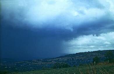 CUMULONIMBUS_PRAECIPITATIO2.jpg (8553 octets)